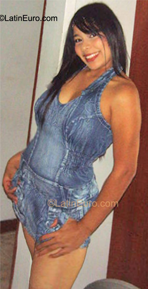 Date this voluptuous Colombia girl Valeria from Medellin CO11205