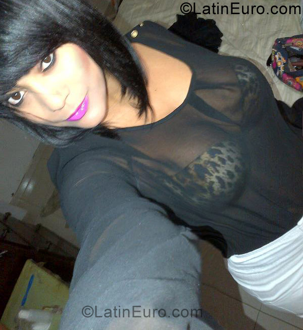 Date this good-looking Dominican Republic girl Adi from Santiago DO10579