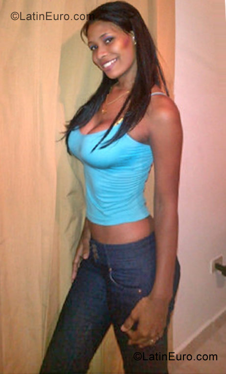 Date this attractive Dominican Republic girl Carolina from Santo Domingo DO10594