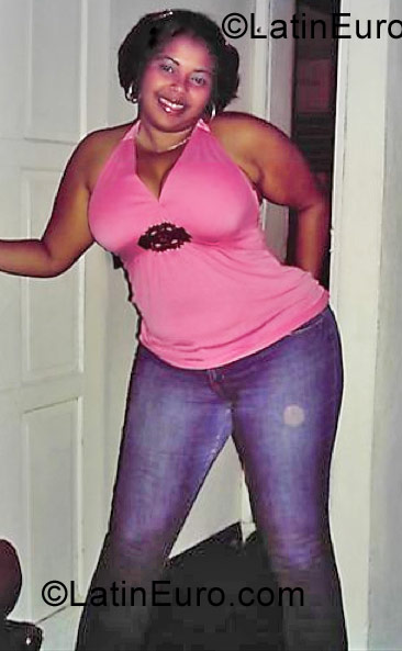 Date this happy Dominican Republic girl Desiree from Santo Domingo DO10597