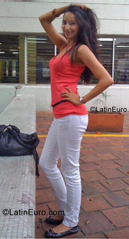 Date this gorgeous Colombia girl Nanis77 from Medellin CO9678