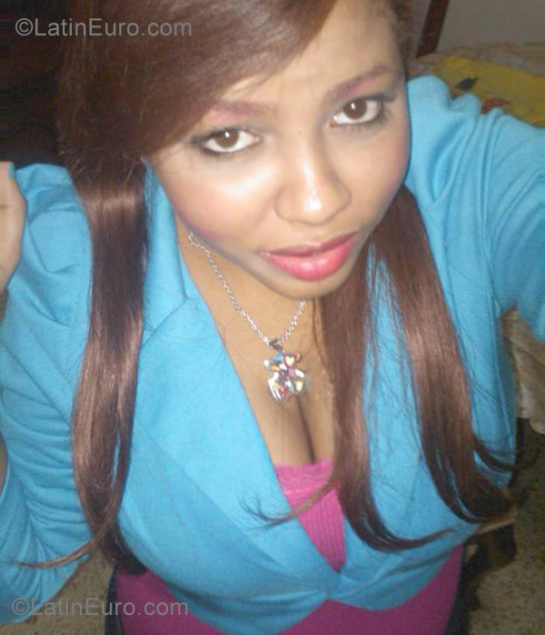Date this happy Dominican Republic girl Cleidy from Santo Domingo DO11955