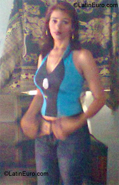 Date this nice looking El Salvador girl Yessenia from Sensunepeque SV39