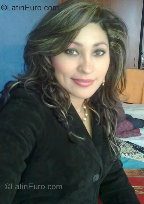 Date this good-looking Colombia girl Diana from Bogota CO9823