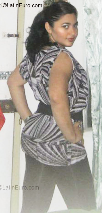 Date this sultry Honduras girl Amalia from San Pedro Sula HN696