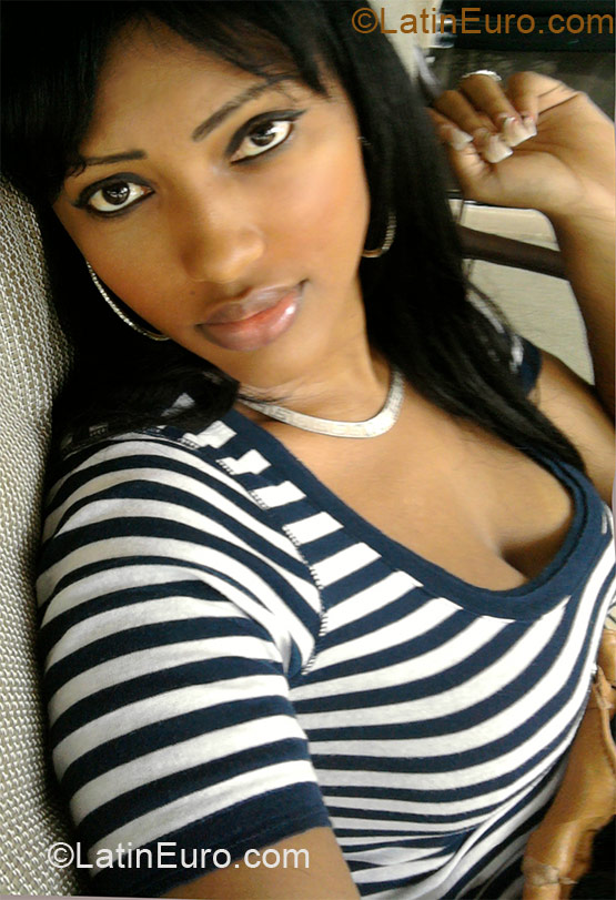 Date this stunning Dominican Republic girl Alexa from Santo Domingo DO10744