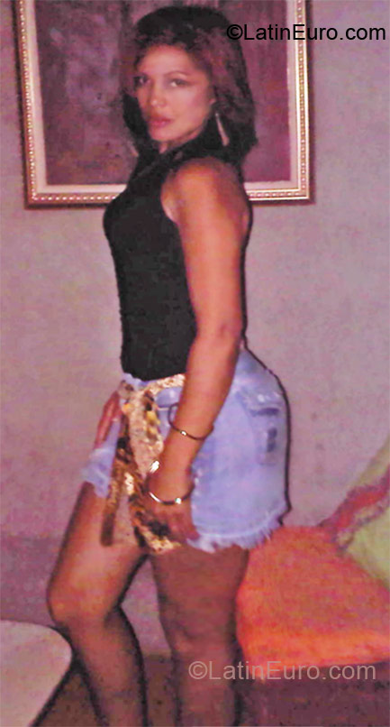 Date this exotic Dominican Republic girl Rosa from Santo Domingo DO10746