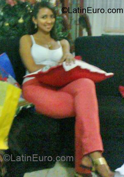 Date this good-looking Colombia girl Cristina Isabel from Cali CO9883