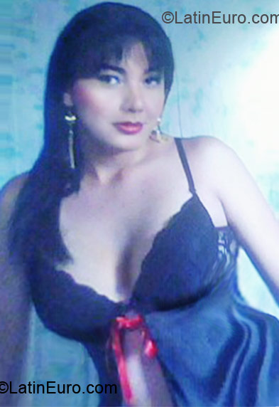 Date this nice looking Colombia girl Mariana from Ibague CO9886