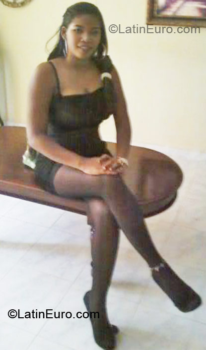 Date this funny Dominican Republic girl Ferreras from Santo Domingo DO14445