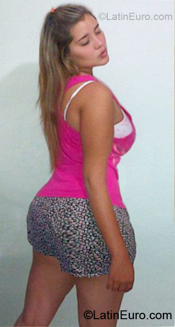 Date this attractive Colombia girl Valerie from Pereira CO10811