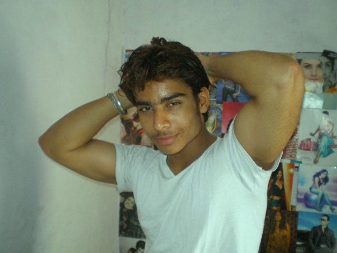 Date this pretty India man Hellodis from Bhubaneswar IN212