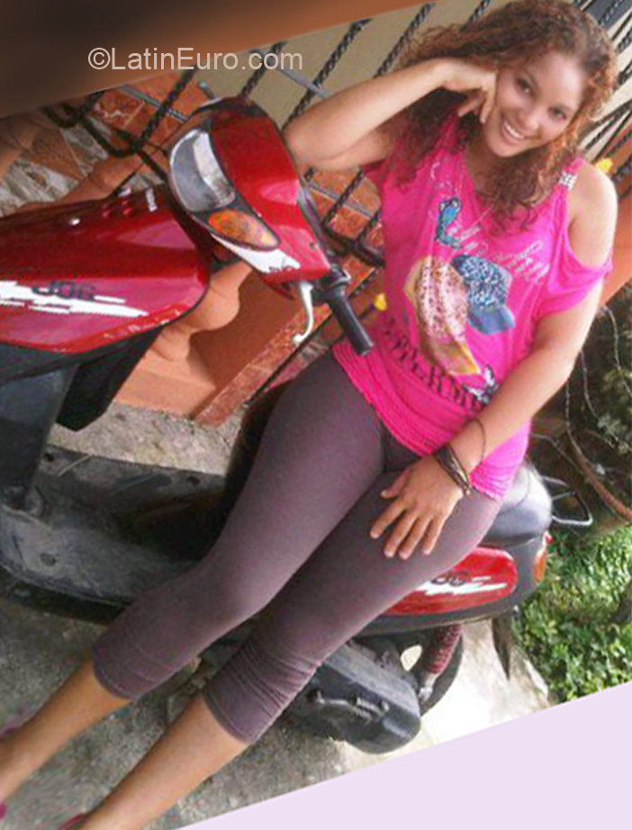 Date this foxy Dominican Republic girl Ani from Bonao DO10972