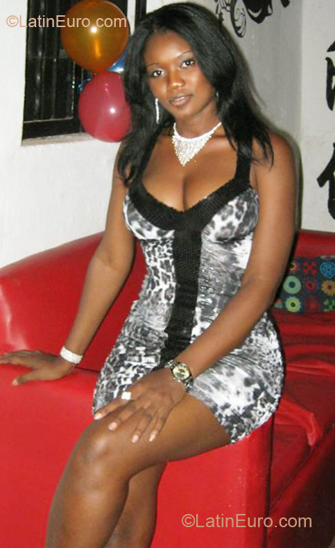 Date this sensual Dominican Republic girl Roseline from Santo Domingo DO11022