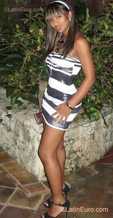 Date this sensual Dominican Republic girl Yeimi from Haina DO11106