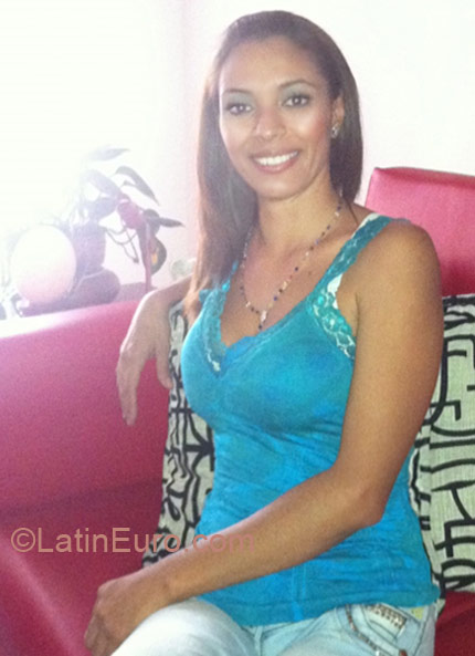 Date this beautiful Colombia girl DIANITA2023 from Cali CO10209