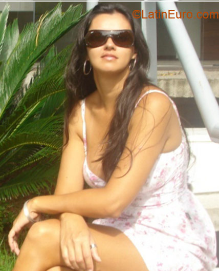 Date this attractive Bolivia girl Charloty from  BR6690