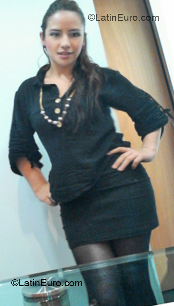 Date this voluptuous Colombia girl Karen from Bogota CO10364