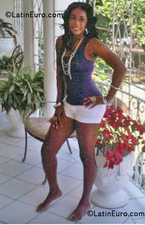 Date this voluptuous Jamaica girl Avi from Kingston JM540