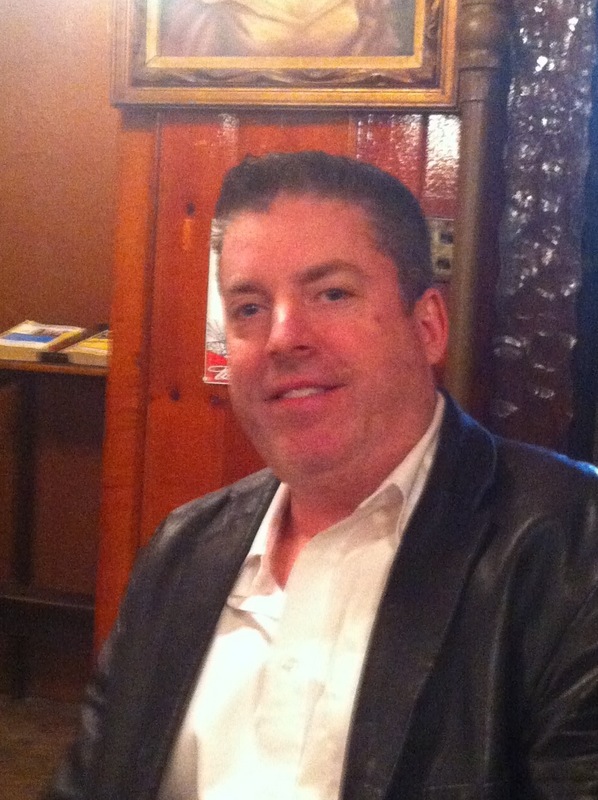 Date this happy United States man Happy from New York US13014