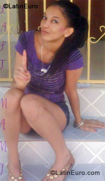 Date this gorgeous Dominican Republic girl Walki from Santiago DO11248