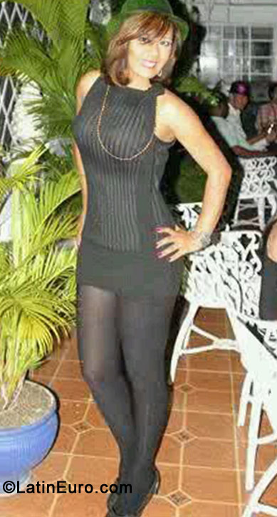 Date this hard body Dominican Republic girl CarolRD from Santo Domingo DO17622