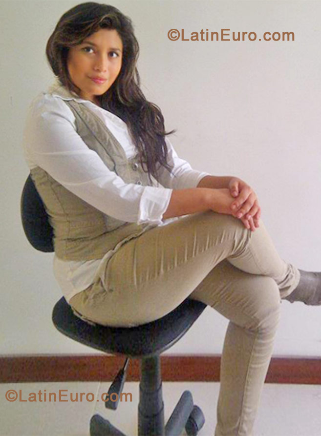 Date this beautiful Colombia girl Angie from Cali CO10462