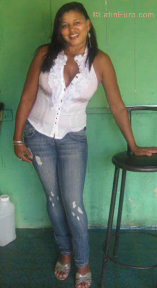 Date this charming Dominican Republic girl Belquis from San Francisco De Macoris DO11775