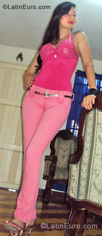 Date this pretty Colombia girl Xiomara from Medellin CO10525