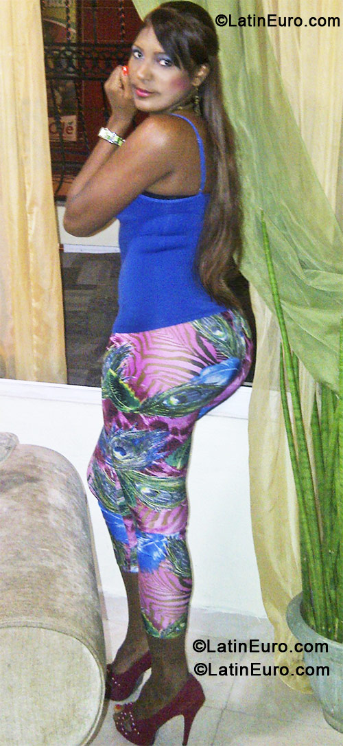 Date this athletic Dominican Republic girl Perla from Santo Domingo DO11327