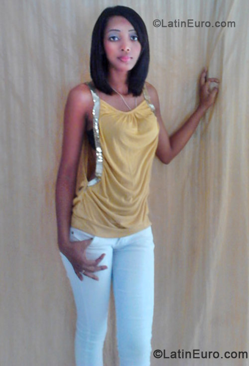 Date this gorgeous Dominican Republic girl Jazmin from Santo Domingo DO11349