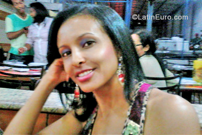 Date this nice looking Brazil girl Darke Cristina from Goiania BR6730