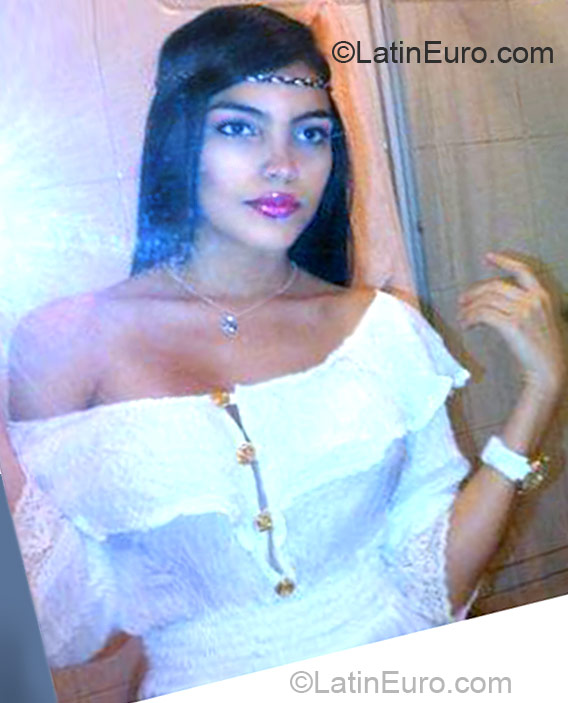Date this attractive Peru girl Yexii from Lima PE578