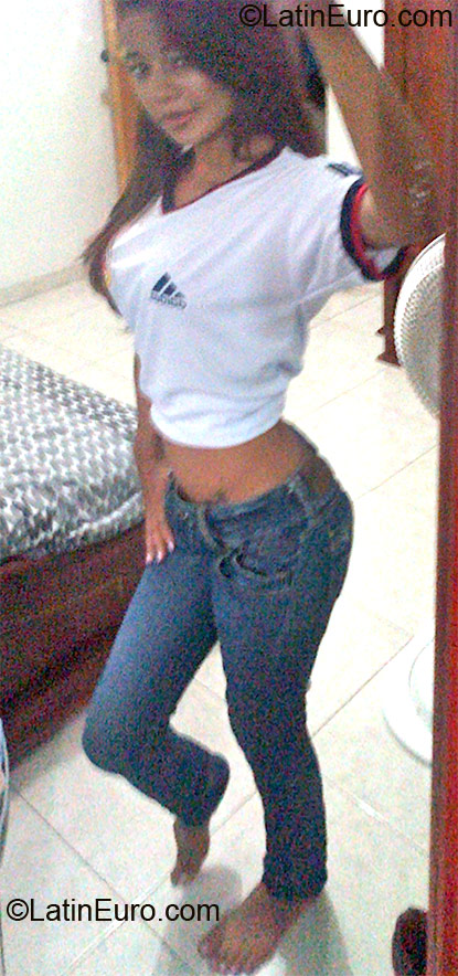 Date this hard body Colombia girl Vanessa from Cartagena CO10854