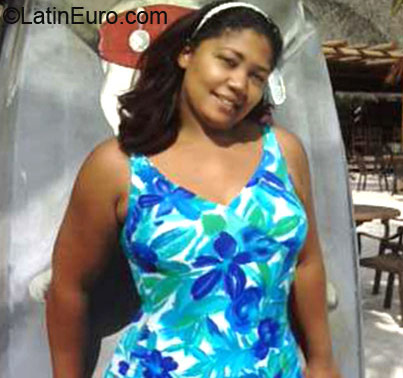 Date this good-looking Dominican Republic girl Yaneris from Spaillat DO11495