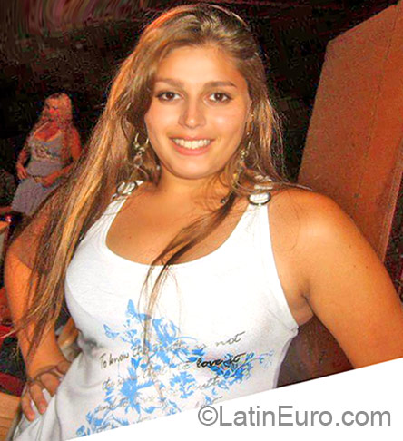 Date this voluptuous Brazil girl Fernanda from Uberaba BR6834