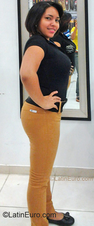 Date this foxy Dominican Republic girl Awilda from Santiago DO11517