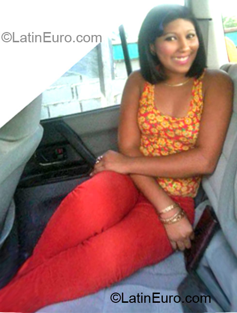 Date this lovely Dominican Republic girl Yarit from Santo Domingo DO11897