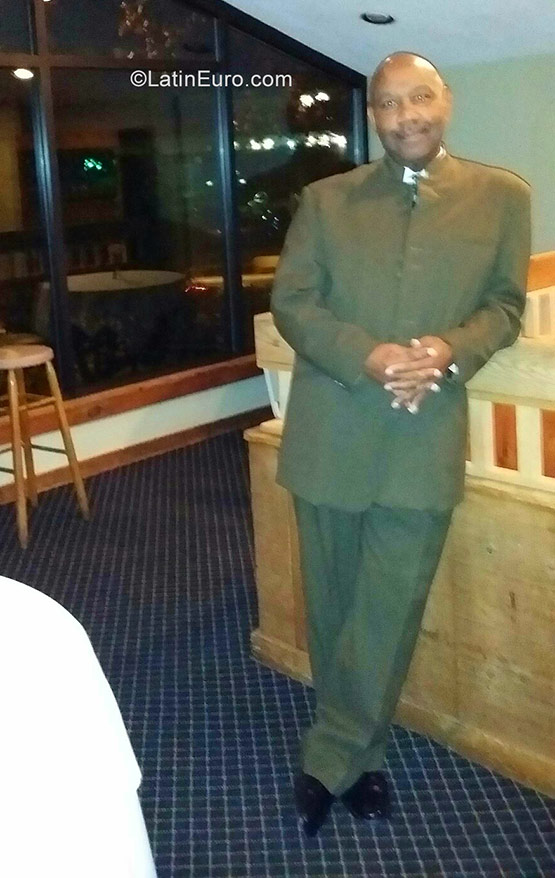 Date this stunning United States man Roland from New Britain US13251