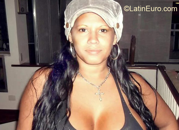 Date this foxy Brazil girl Rachilen from Rio De Janeiro BR8832