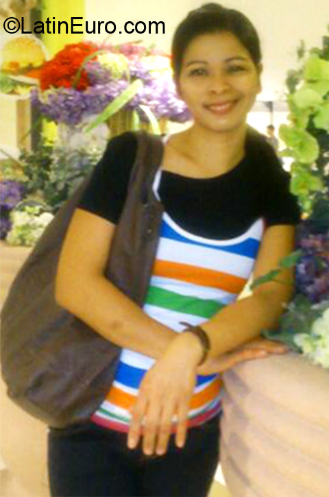 Date this charming Hong Kong girl Maribel from Kowloon HK4