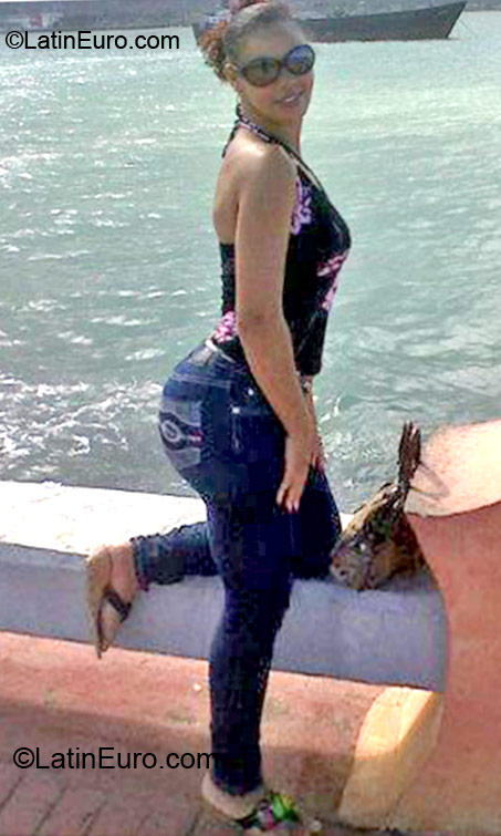 Date this passionate Dominican Republic girl Rafelina from Puerto Plata DO11625