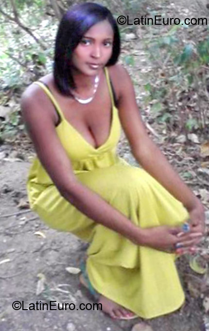 Date this lovely Dominican Republic girl Sabelis from Santiago DO19821