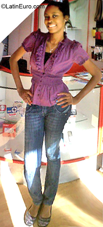 Date this attractive Curacao girl Zeneida from  CB6