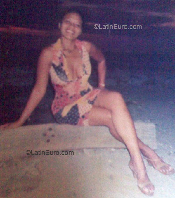 Date this good-looking Honduras girl Aurora guzman f from La Ceiba HN690