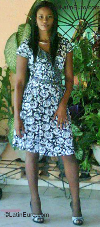 Date this nice looking Jamaica girl Tanya13 from Kingston JM584