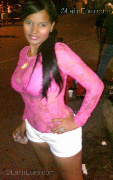 Date this nice looking Dominican Republic girl Bera Lucia from Santo Domingo DO11855