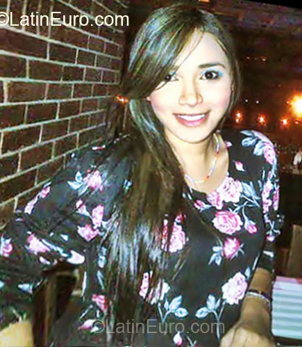 Date this happy Colombia girl Eliana from Monteria CO10893