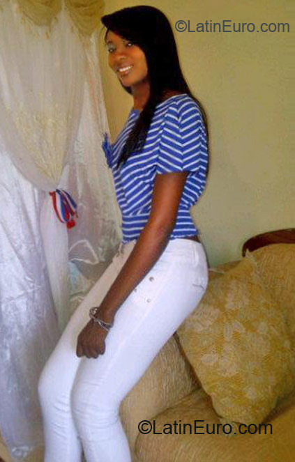 Date this attractive Dominican Republic girl Miguelina from Santo Domingo DO12105