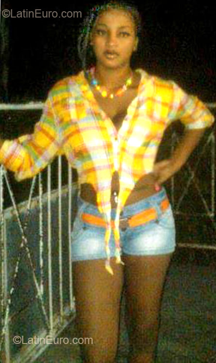 Date this charming Jamaica girl Alexandra from Old harbour JM685